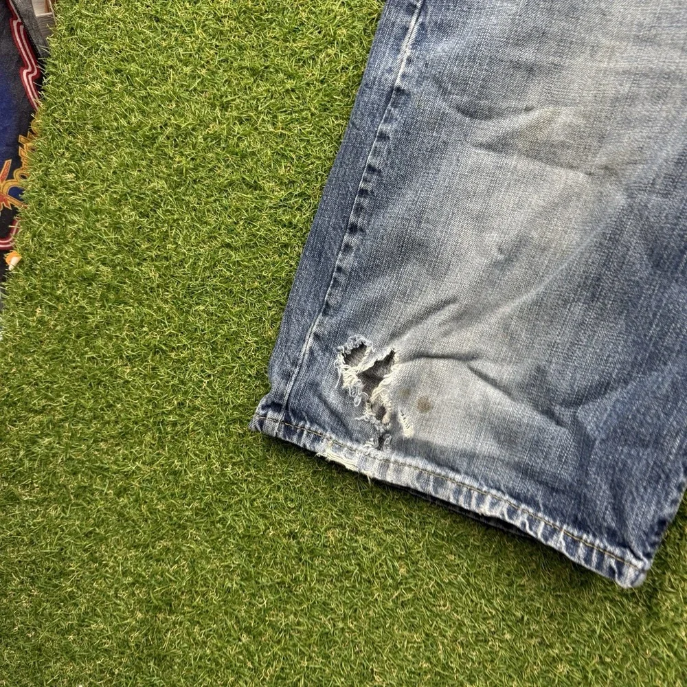 Levis shop confidence